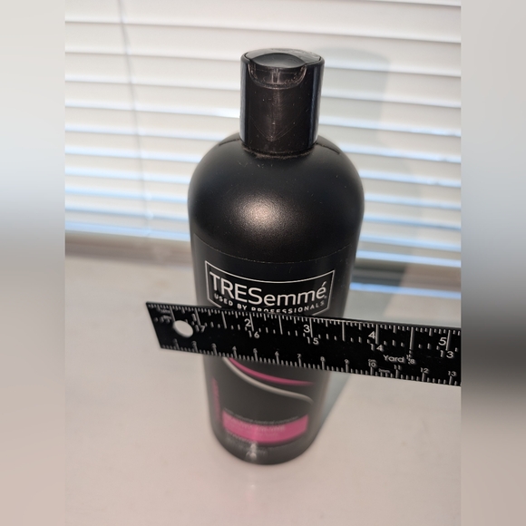 TRESemmé 24 Hour Body Shampoo 28oz - Picture 4 of 8